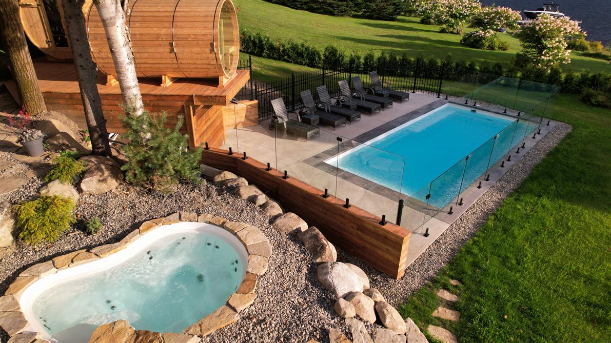 Estello – Piscine extérieure (&copy;Estello Suites & Spa)