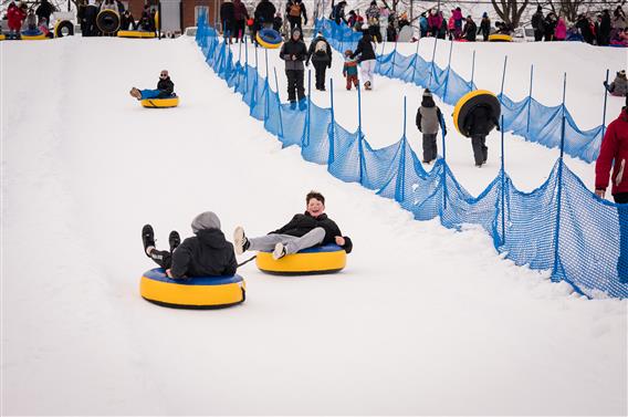 Glissade sur tubes féerie d'hiver 