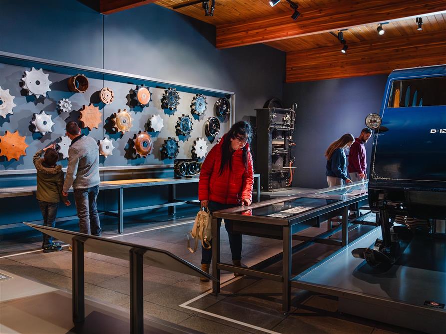 Musée de l'ingéniosité J. Armand Bombardier  (&copy;Jean-Michel Naud, Photographe)