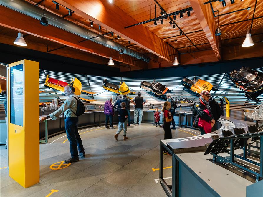 Envolée de motoneiges (&copy;Jean-Michel Naud, Photographe)