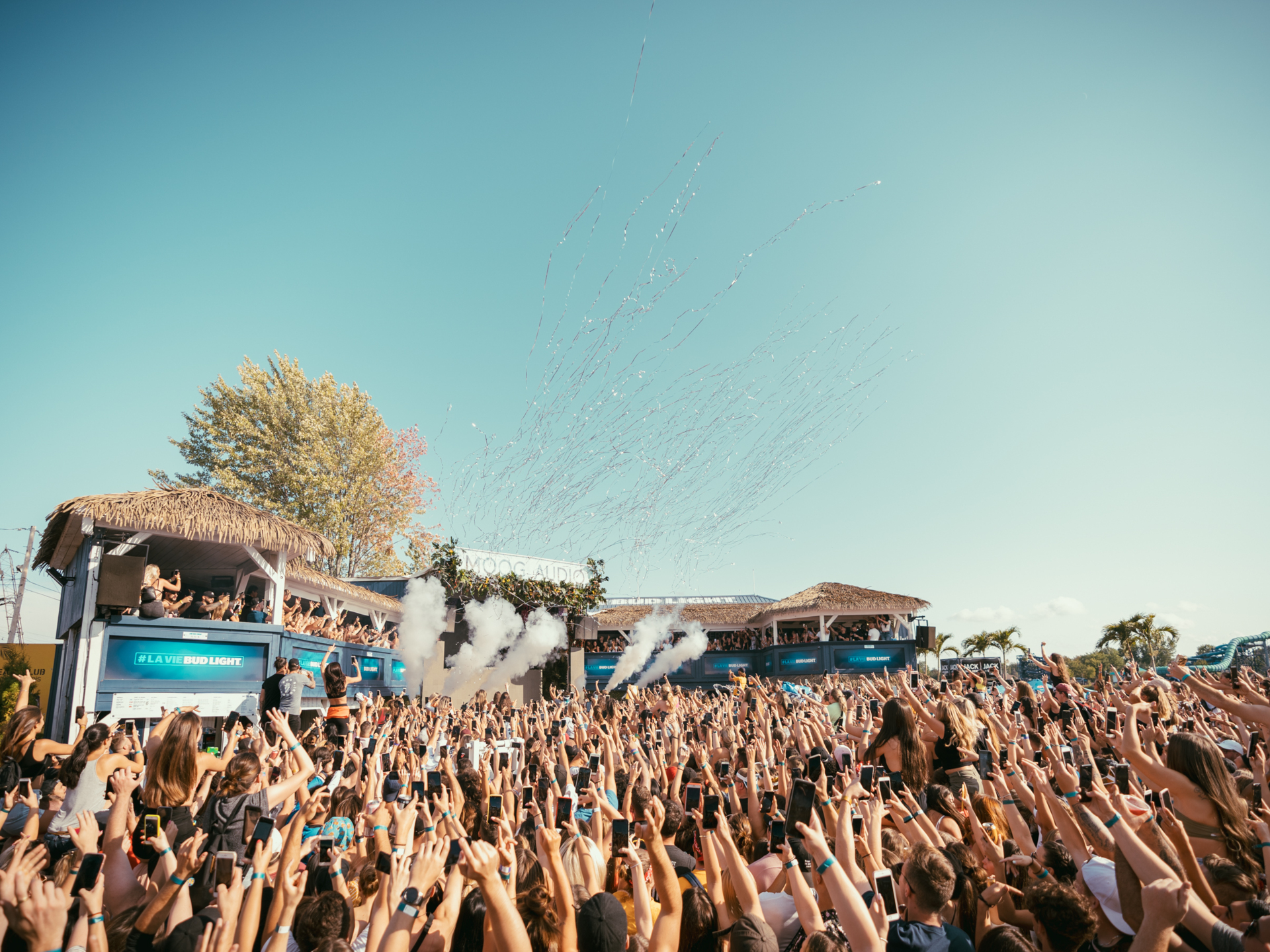 Le Beachclub | Bar, nightclub | Pointe-Calumet | Bonjour Québec