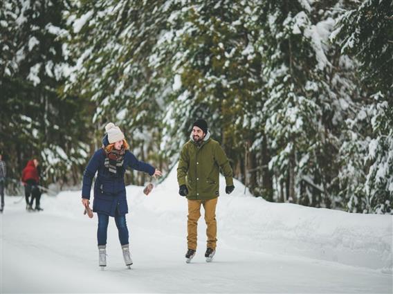 Sentier de patin en forêt au parc des Pionniers