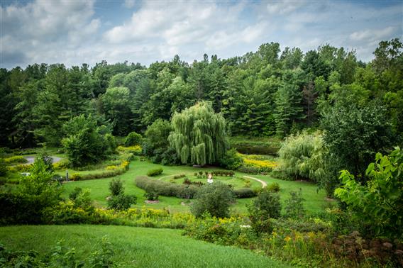 Vue du jardin en bas et de la rivière Mascouche