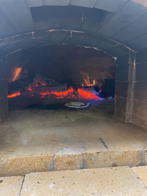 Four à pizza/pain communautaire construit à la main (&copy;Fondation Roger Talbot)