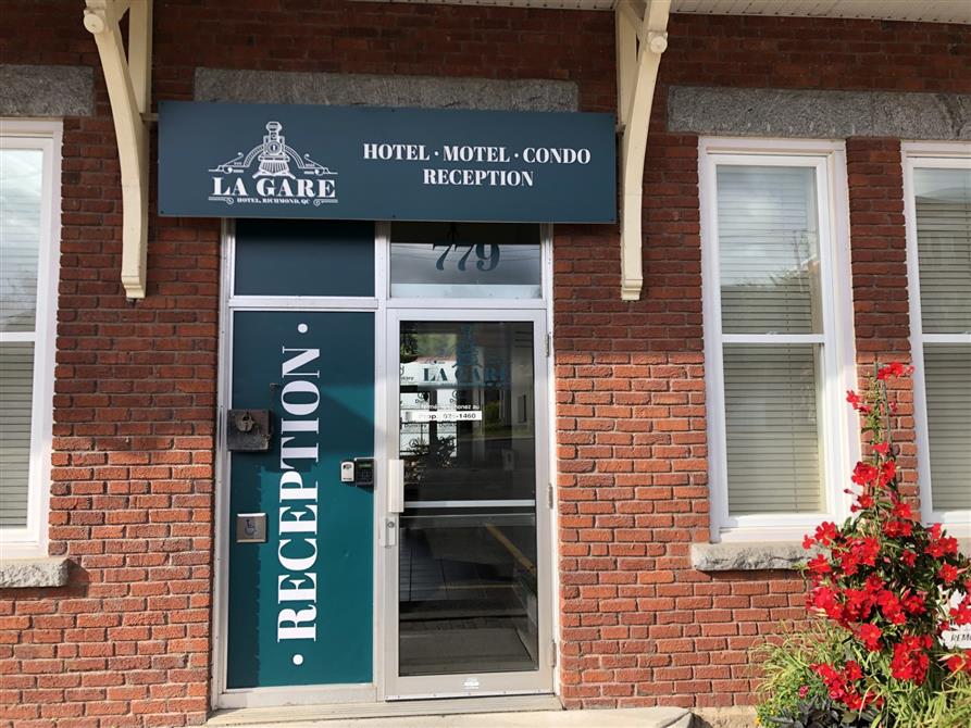 Entrée Principale (&copy;Vincent Landry)