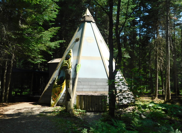 Tipi (&copy;Aux Tipis de la Rivière Sauvage)